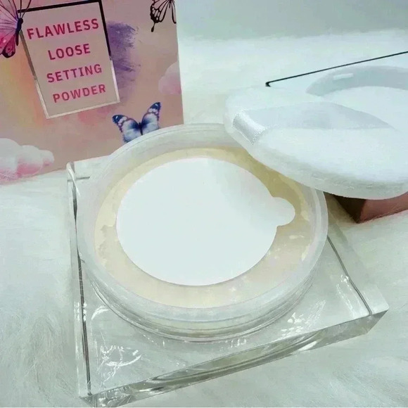 ELOISE BEAUTY Flawless Loose Setting Powder in Vanilla - Picture 2 of 5